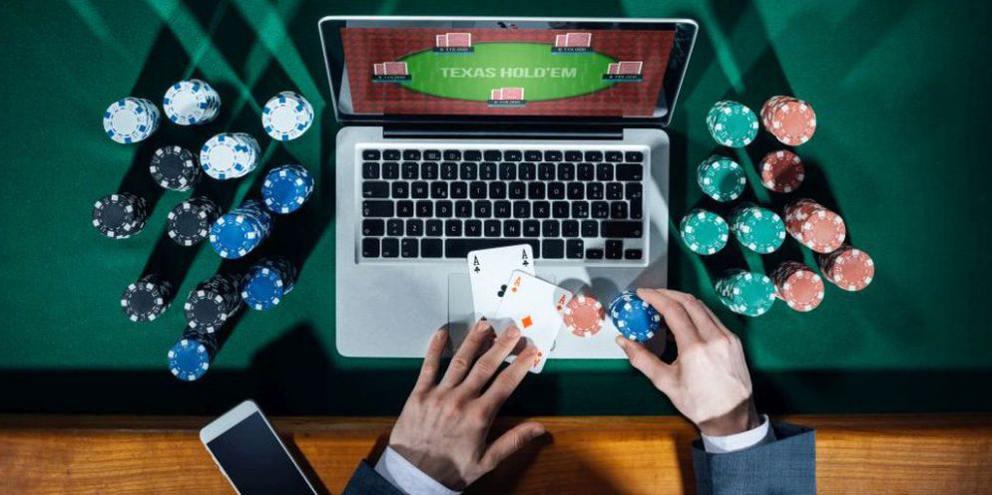 The Advancement of Gambling clubs: From Gaming Corridors to Computerized Domains